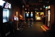 下北沢にダーツ＆ビリヤードバーの新店－ボードの設置間隔に余裕