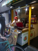 下北沢に韓国の焼き菓子「ホットック」専門店－トッポッキ、コーン茶も