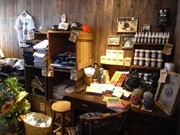 80年代の洋画をモチーフにしたTシャツブランド、下北沢に初の実店舗