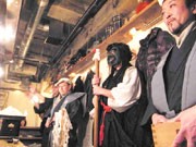 恒例「しもきた天狗まつり」始まる－前夜祭で練り歩き、飲食店で豆まきも