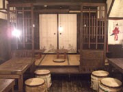下北沢に江戸をイメージした居酒屋「樽屋」－酒だるをいすに