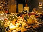 下北沢に卵専門店「とよんちのたまご」－初日無料配布に長蛇の列