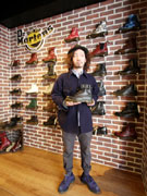 下北沢の「ドクターマーチン」専門店が移転－内装はロックをイメージ