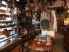 「エイト・ビンテージ」店内。古着や小物だけでなく、ビンテージ素材も販売している