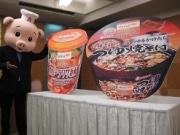mixi発の新商品「つゆ焼きそば」「カレーラクサ春雨」発売－エースコック