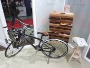 天王洲で自転車ブランドと家具メーカーがコラボ展示会－周辺OLらにPR