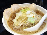 五反田に二郎系ラーメン店「らぅめん さぶ郎」－女性客意識した内装に