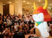高輪のホテルに「ひこにゃん」参上－ファン約200人が詰めかける