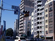 白金台交差点に歩車分離式信号機－慣れない利用者「見切り発進」の恐れも
