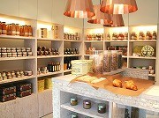 白金台にイタリア・スペインの輸入食材店－近くにレストランも