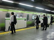 JR目黒駅・品川方面のホームドア本体設置－8月より使用開始へ