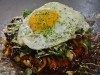 「大阪お好み焼き 英」の「もだん焼き（豚、ネギ、目玉焼き）