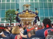 烏森神社例大祭－カラスの大みこし、駅前SL広場から氏子区域を一周