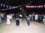 虎ノ門・西久保八幡神社で夏祭り－屋台や盆踊りなど、外国人の姿も