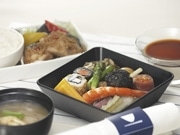 機内食らしくない機内食－ANA、栗原はるみさん監修でメニュー刷新