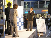 新橋SL広場で「名人戦」大盤解説会－今回も人気の大内九段が登壇
