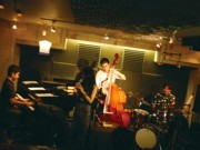 新橋発祥のジャズポップバンドが投げ銭ライブ－初のCD発売で