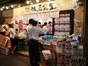 立ち飲み激戦区・新橋に「根室食堂」－北海道・根室の物産販売も