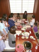 新橋の老舗すき焼き店「今朝」で親子すき焼き教室－食育企画の一環で