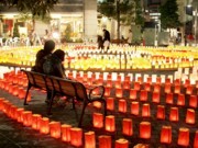 汐留にキャンドルで描いたサンタクロース－港区の子どもたち600人のメッセージも