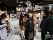 「タミヤ」新橋店で初売り－ミニ四駆グッズ福袋求め行列