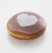 クリスピー・クリーム、バレンタイン向けに初の限定ドーナツ