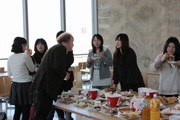 代々木ゼミナール本部校で祝賀会－講師陣が「最後の指導」