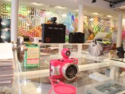 新宿マルイアネックスにトイカメラ「ロモグラフィー」のアンテナショップ
