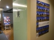 Bギャラリーでキン・シオタニさん個展－大型作品一点を展示