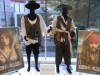 ジョニー・デップさん着用「ジャック・スパロウ」衣装、新宿ピカデリーで展示