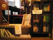 江の島の洋食カフェで旅に関する写真展－ブッククロッシング普及の一環で