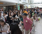 セントラルでシンガポール初の福袋イベント－500人以上が参加