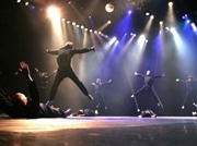 日本のダンスカンパニー「コンドルズ」、学ラン姿でシンガポール公演へ