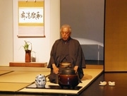 一碗の茶から平和を－裏千家前家元がシンガポール大学で講演
