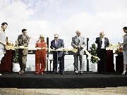 「マリーナベイ･サンズ」正式オープン－全長340メートルの空中庭園も