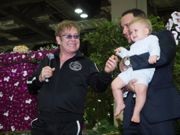 世界ラン会議にエルトン・ジョンさん－自身の名を冠するランの式典に出席