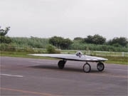 高校生がソーラーカーの魅力を講義－大人の社会科見学で