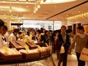 開業1カ月の「エキュート立川」、リピーター集客で売り上げ好調