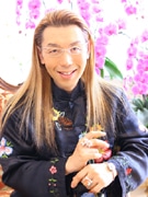 アミューたちかわで「花・歌・ピアノの供宴」－假屋崎省吾さんら