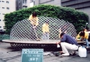 「ファーレ立川」パブリックアートをボランティア清掃－ワークショップも
