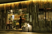 立川南口に「フラットカフェ」－「がぶ飲み＆がつ飯」をコンセプトに