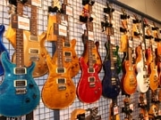 楽器店でエレキギターの試奏会－フェンダーなど約20本弾き放題