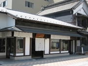 町屋風店舗で「木綿の着物コレクション」-人間国宝作家の久留米絣も