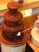群馬産のフルーツを使った「チョコレートファウンテン」人気に