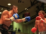 高崎のプロボクサー、川崎タツキ戦3対0で勝利－7Rドクターストップ