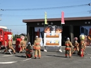 アンパンマンの消防士が消火活動－秋の火災予防運動週間で