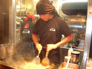 高崎に黒いソースを使う「上州豚焼きそば」の屋台－「おぎのや」が新業態