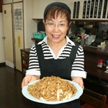 創業58年「デカ盛り」の老舗、焼きそばのデカ盛り度は？－高崎もりや食堂