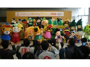 ぐんまちゃんの誕生会に「ゆるキャラ」駆け付ける－600人を集客