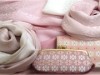 「サトウキビの穂」から「ピンク」－新タイプのウージ染め展、前橋で